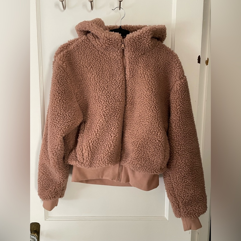 Fabletics Summit Teddy Jacket – Size Small
✨ Excellent Preloved Condition! ✨ - Picture 2 of 6